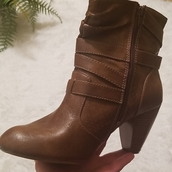 MUDD Breneen Brown Multi Strap Ankle Boots - Picture 2 of 9